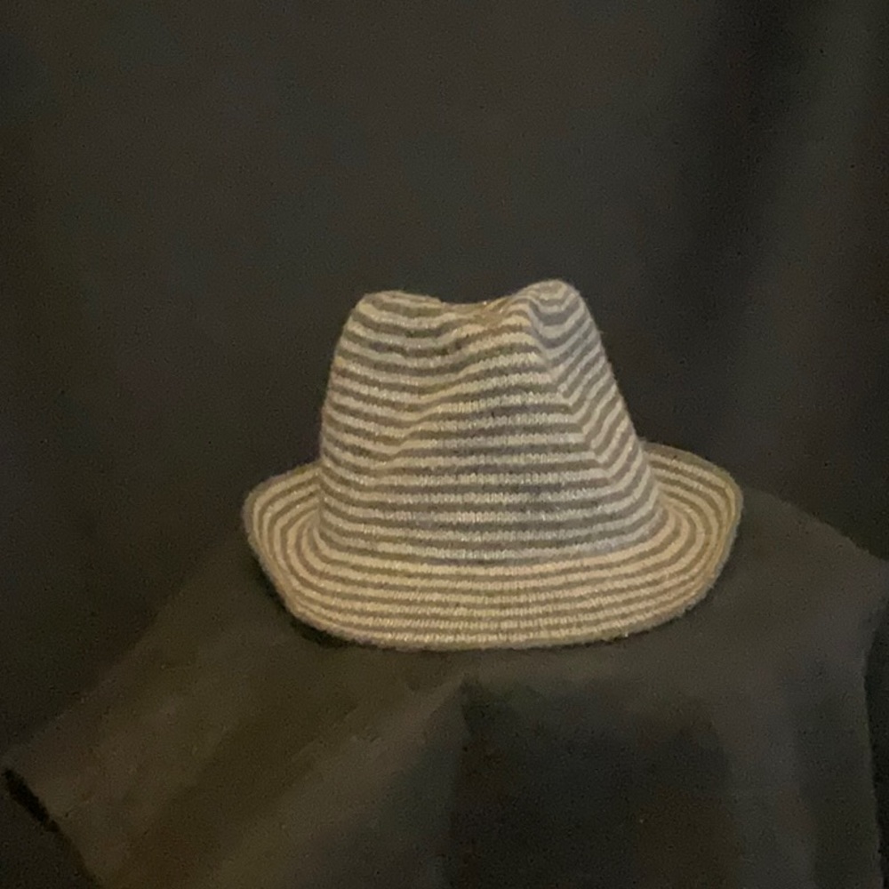 Adora hat